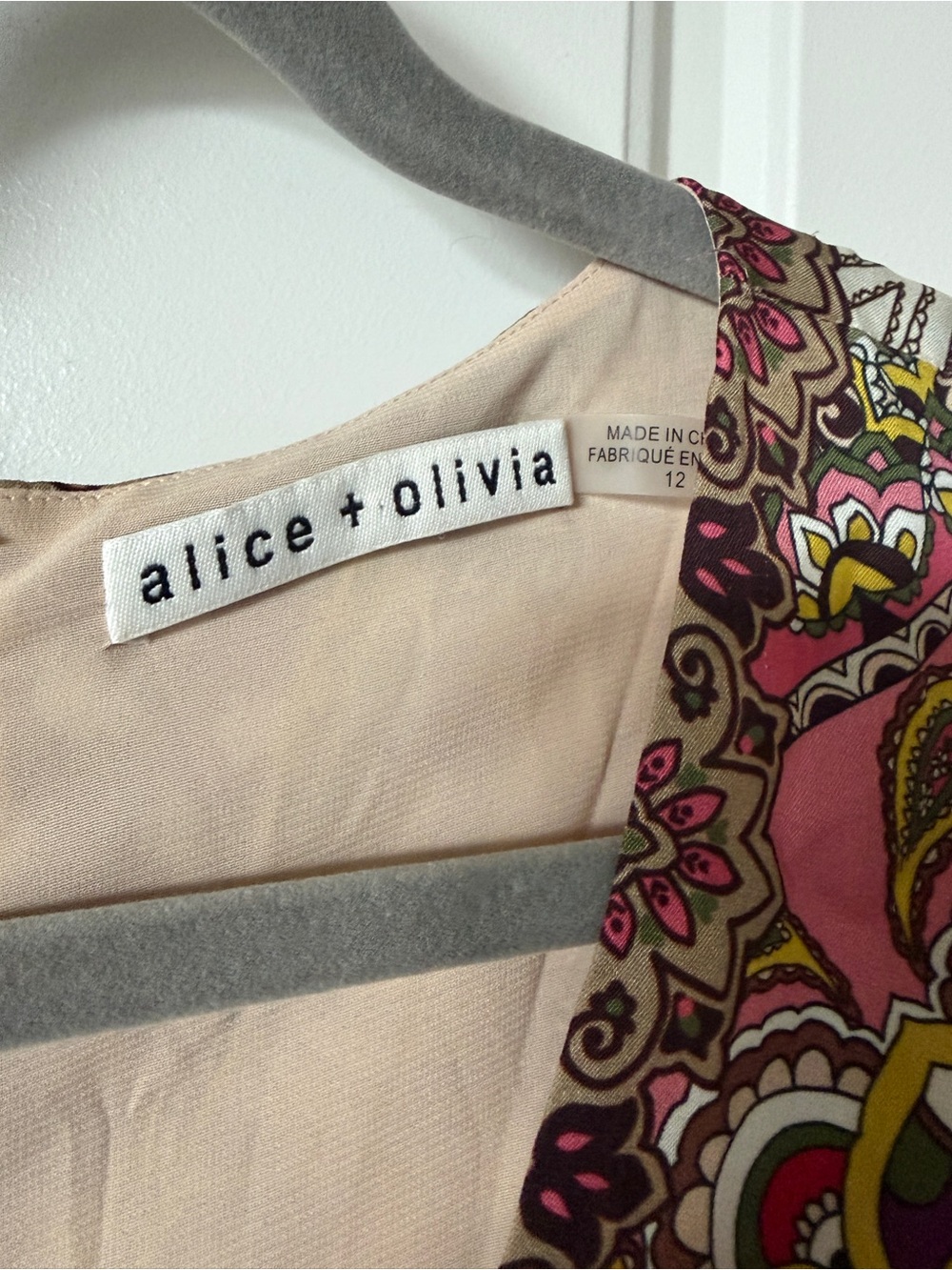 Alice + Olivia Chelsea Cropped Bell Sleeve Boho Paisley Top size 12 - Picture 10 of 12